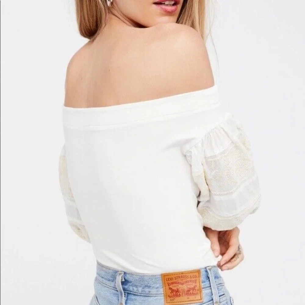 EUC ✵☽Free People☾✵ Embroidered Ivory + Cream Lace Off Shoulder Knit Top | Small